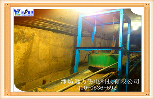 电磁除铁器是一种产生强大磁场吸引力的设备,它能将混杂在非磁性物料中的铁磁性杂质清除,以保证输送系统中的破碎机、研磨机等机械设备安全正常工作,同时可有效地防止因大、长铁件划裂输送机皮带的事故发生。电磁除铁器主要功用便是出去产料中间存在的导磁杂质提纯产料。而在陶瓷行业精美是一个非常需要关注的点,而精美的工艺便是对陶瓷材质的要求,因此在陶瓷行业电磁除铁器的引用是一个必不可少的工具